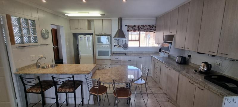4 Bedroom Property for Sale in Mossel Bay Central Western Cape